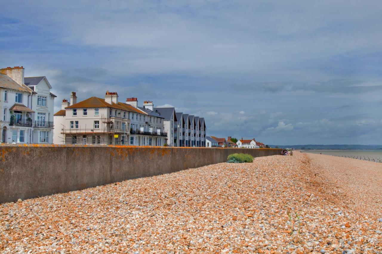 Beachfront Compact Coastal Crib, Direct Sea Views & Air Conditioning Littlestone-on-Sea Exterior foto