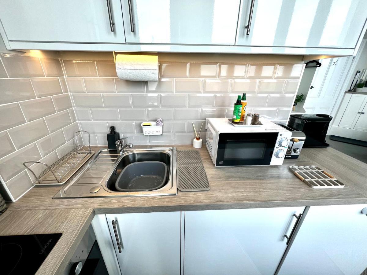 Beachfront Compact Coastal Crib, Direct Sea Views & Air Conditioning Littlestone-on-Sea Exterior foto