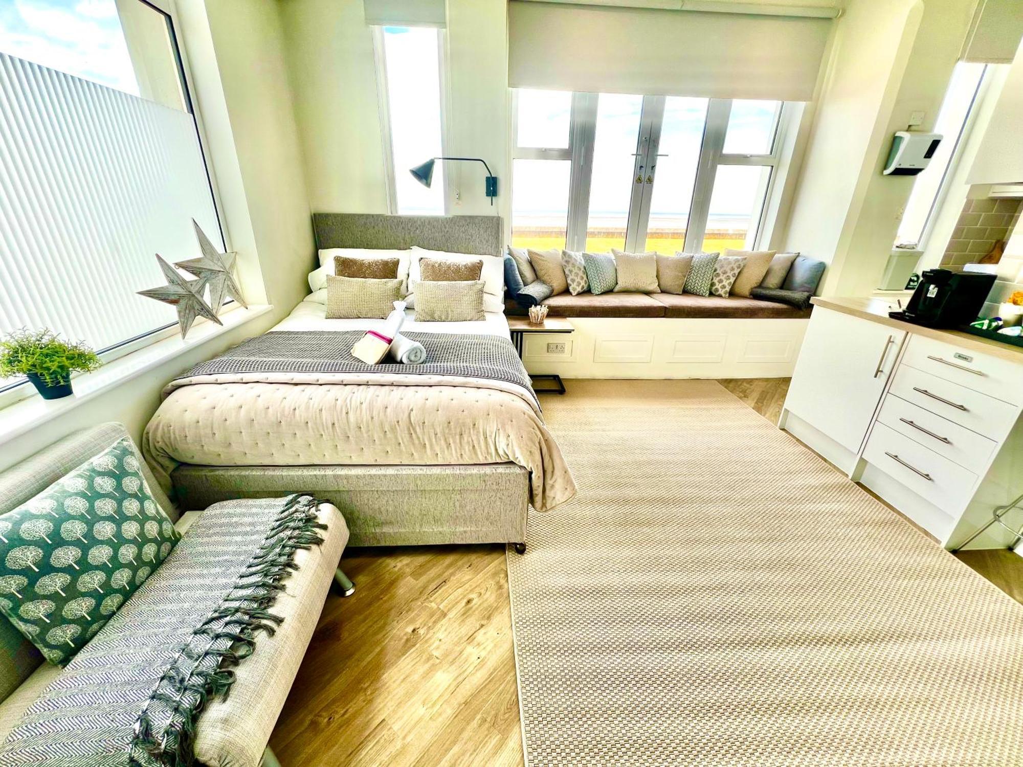 Beachfront Compact Coastal Crib, Direct Sea Views & Air Conditioning Littlestone-on-Sea Exterior foto